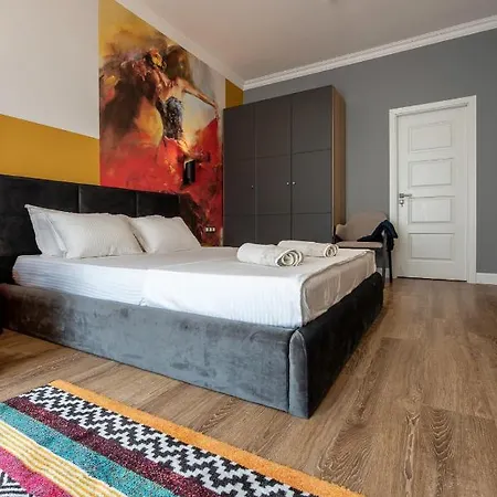 Apartamento Luxury & Unique - Center Apt. - 3bdr & 2 Baths *