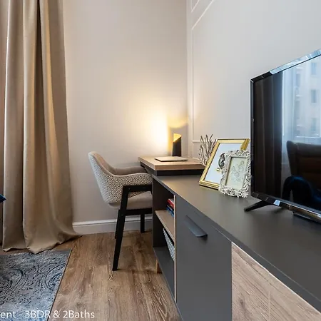 Luxury & Unique - Center Apt. - 3bdr & 2 Baths アパート