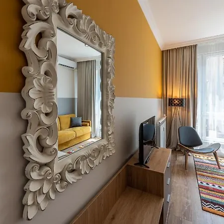 Luxury & Unique - Center Apt. - 3bdr & 2 Baths アパート *